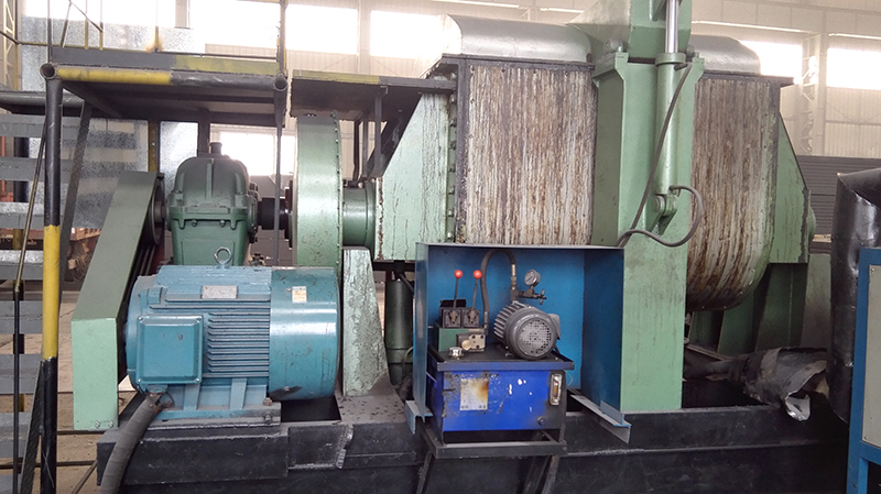 雙軸翻缸混捏機(jī)1.jpg 雙軸翻缸混捏機(jī)1.jpg